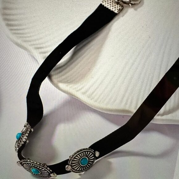 Turquoise Concho Choker Necklace with Black Velvet - Boho Western Style in Gift - Picture 5 of 12